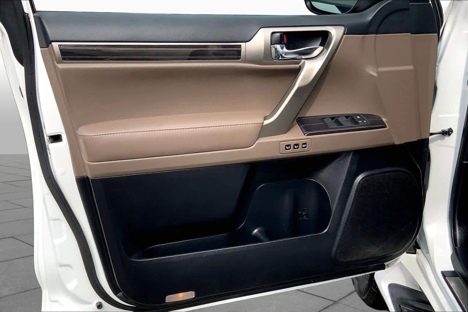 Used 2021 Starfire Pearl Lexus Premium image 22