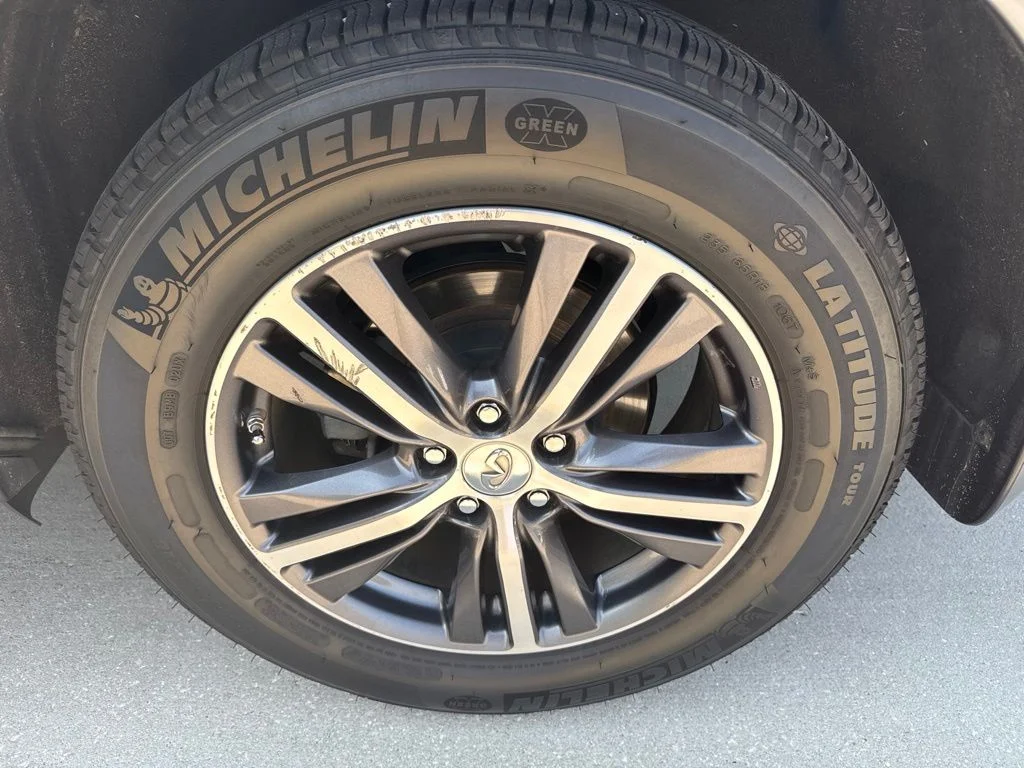 Used 2019 Gray INFINITI LUXE image 5