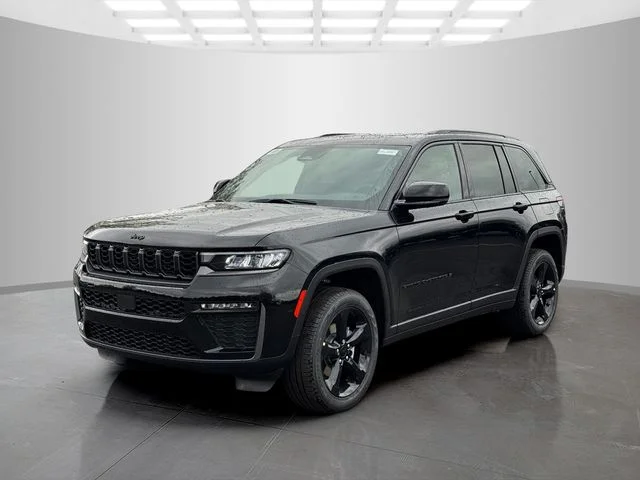 New 2026 Diamond Black Crystal Pearl-Coat Exterior Paint Jeep Limited image 3