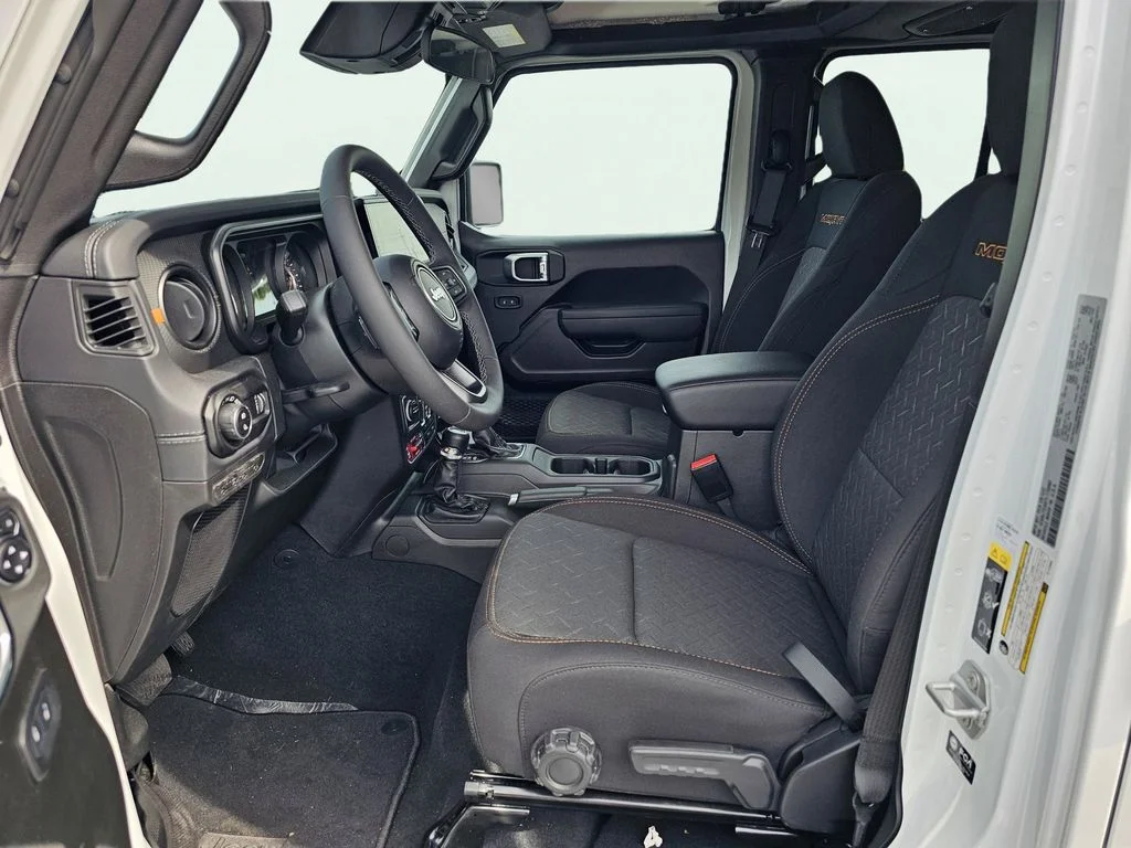 New 2026 Bright White Clear-Coat Exterior Paint Jeep Mojave image 18