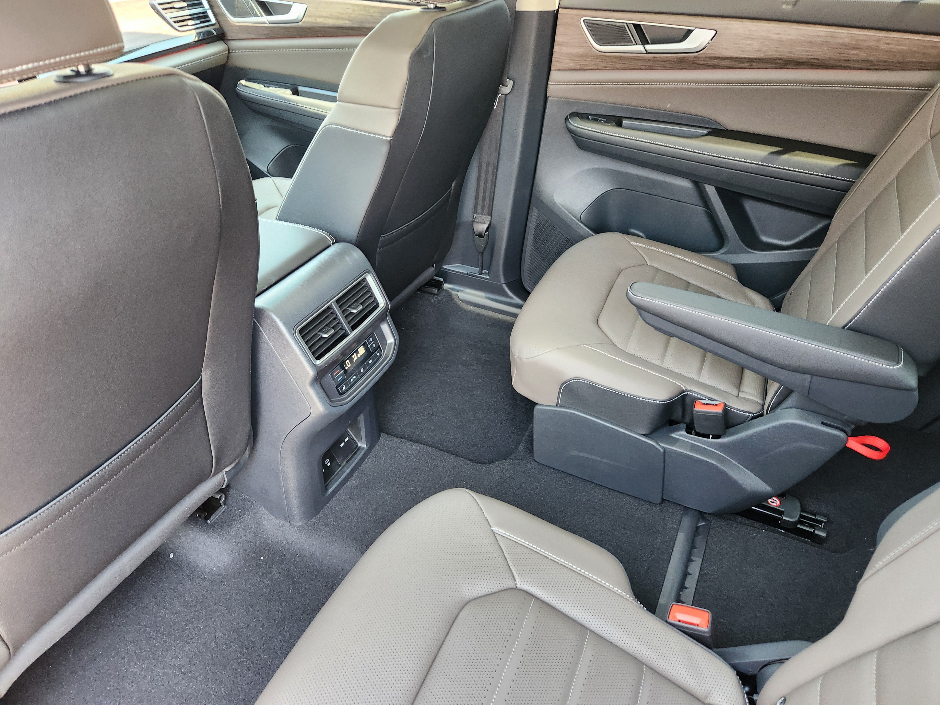 New 2026 White Volkswagen 2.0T SEL image 16