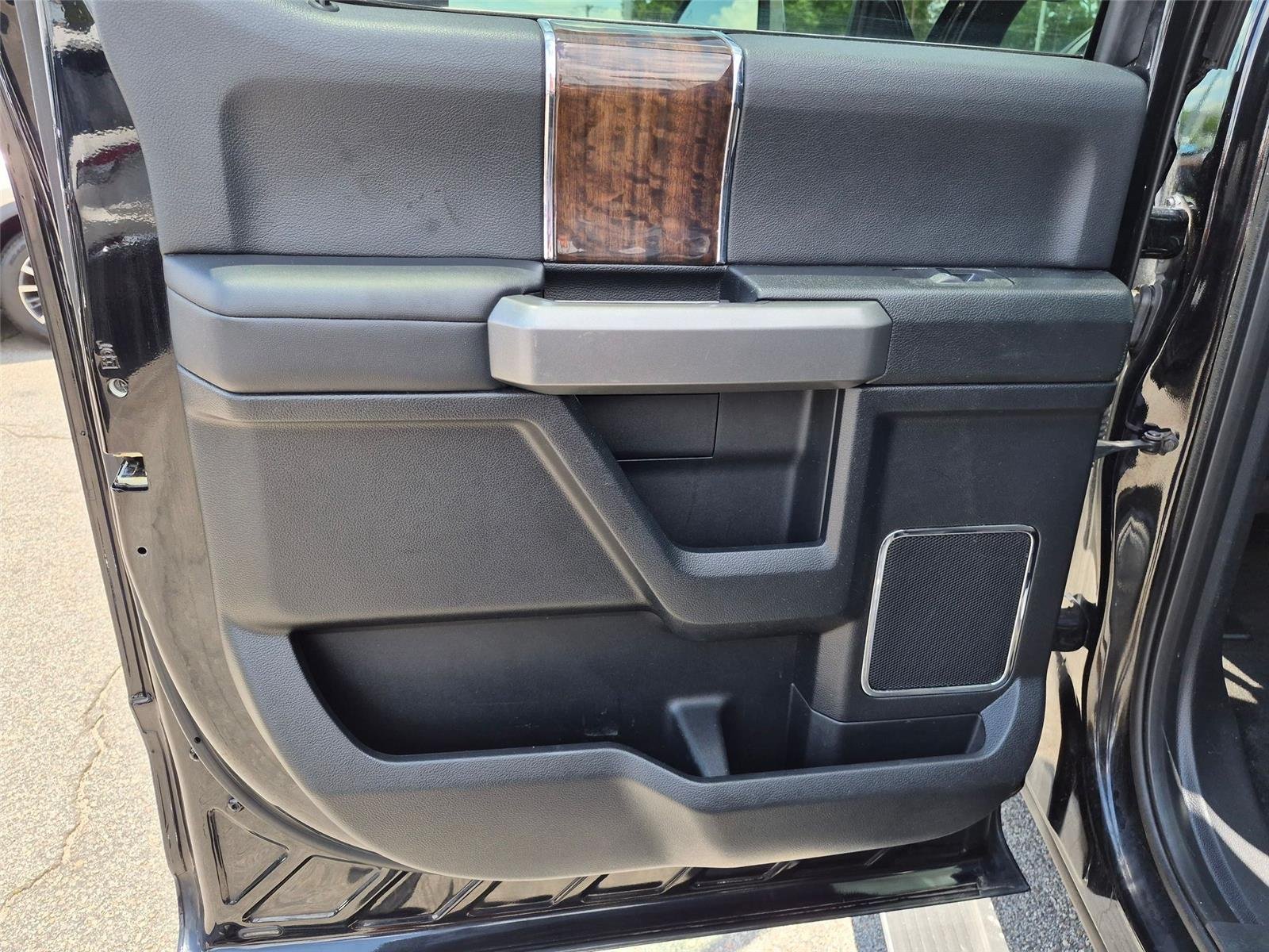 Used 2017 Shadow Black Ford Platinum image 26