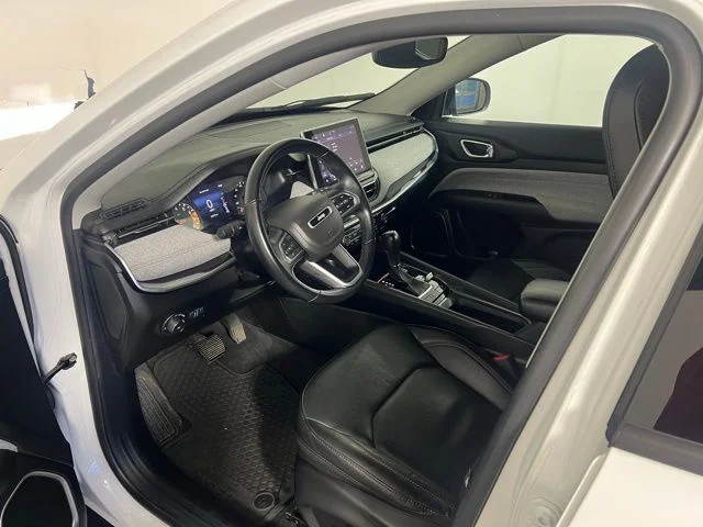 Certified Used 2022 White Jeep Latitude Lux image 30