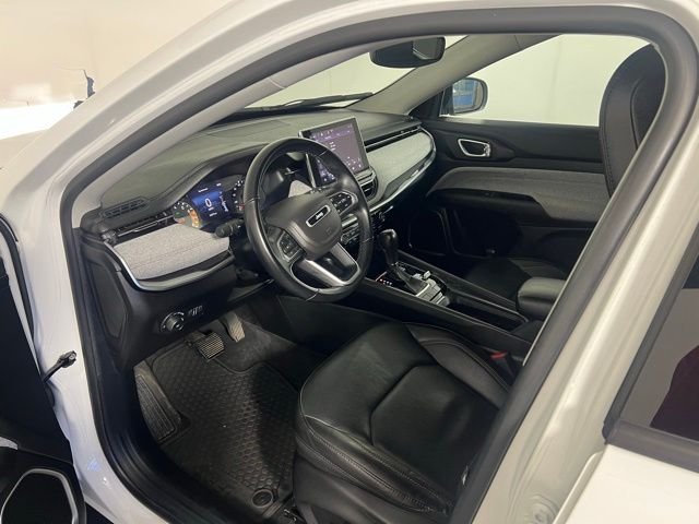 Certified Used 2022 White Jeep Latitude Lux image 30