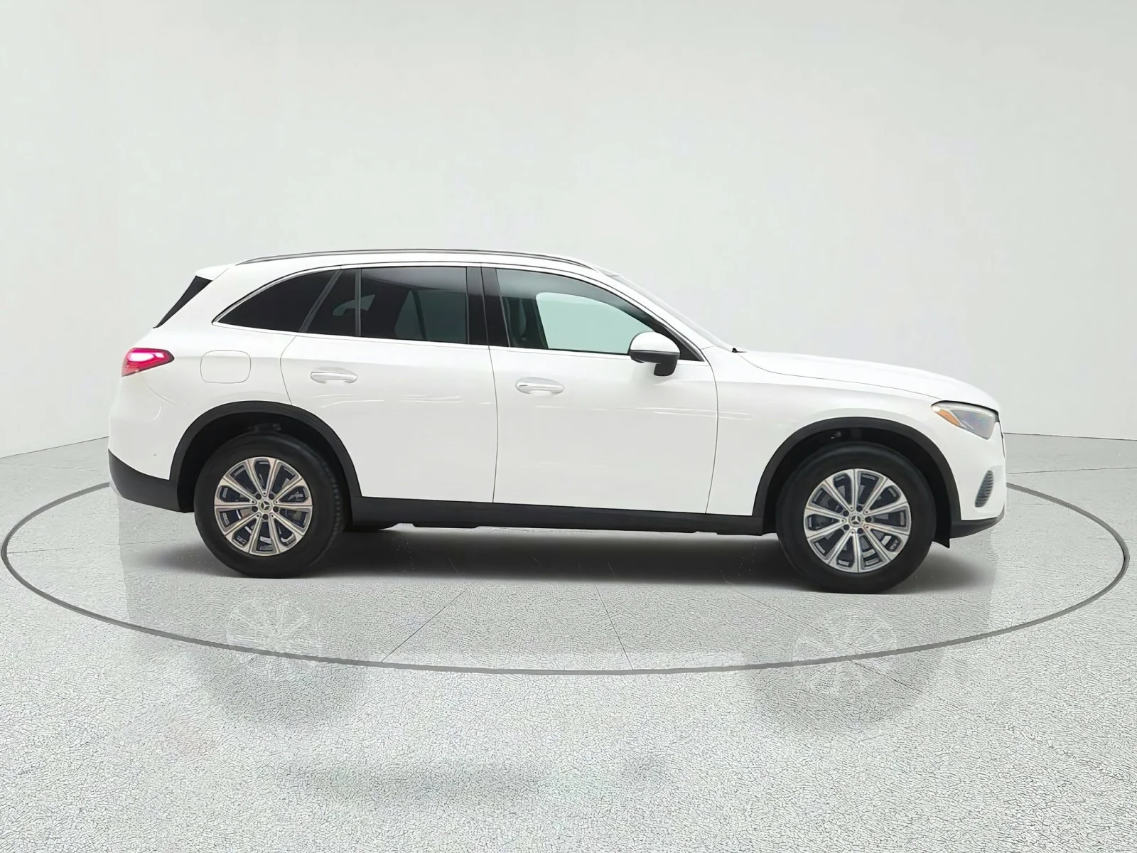 Certified Used 2025 Polar White Mercedes-Benz GLC 300 SUV image 4