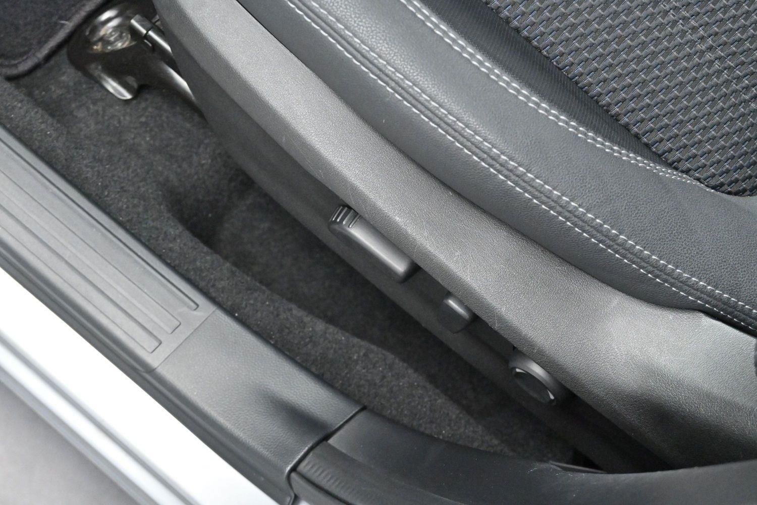 Used 2020 Ice Silver Metallic Subaru Premium image 13