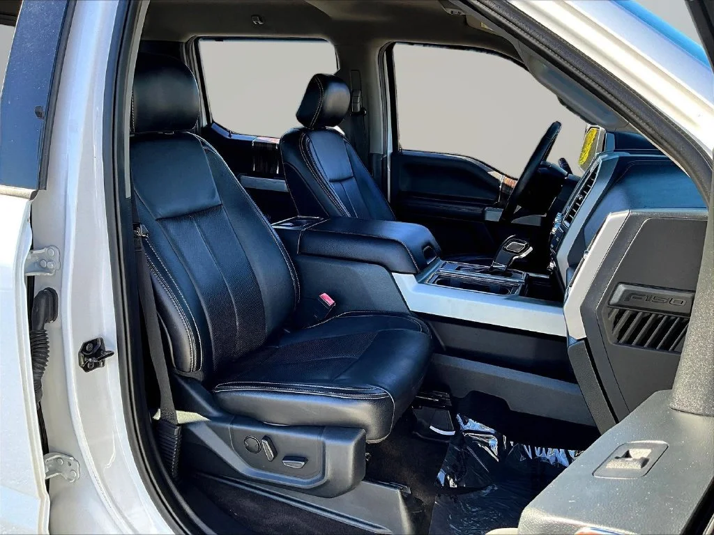 Used 2020 Oxford White Ford Lariat image 33