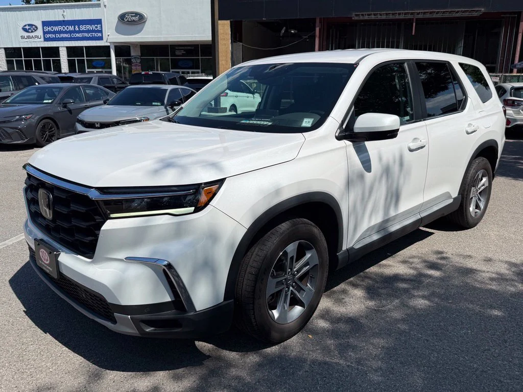 Used 2023 White Honda EX-L image 4
