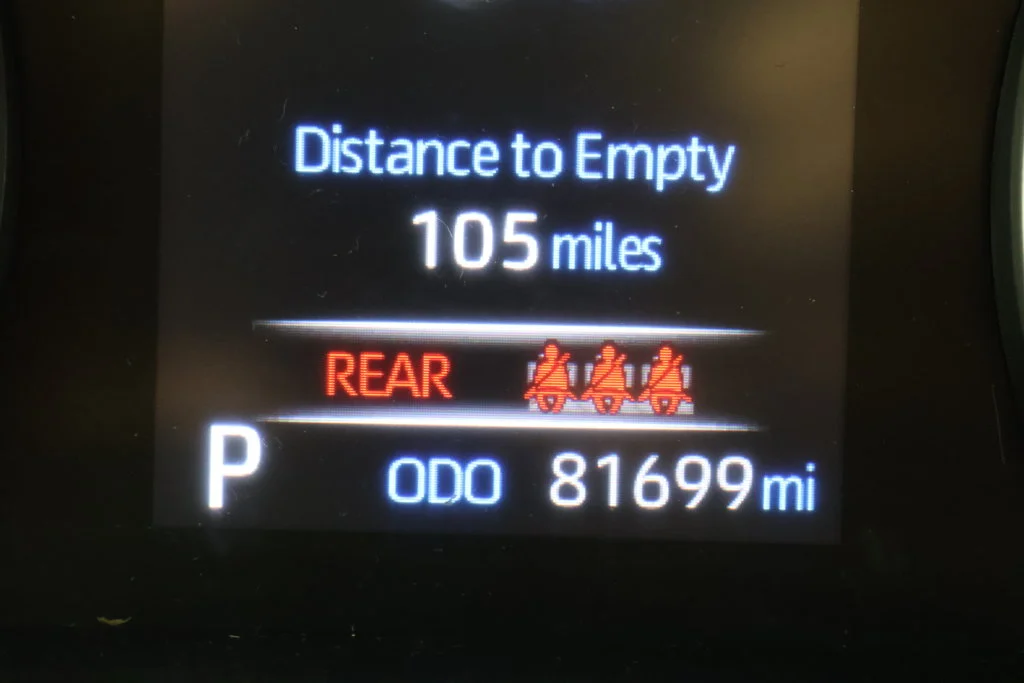 Used 2022 Pearl Toyota LE image 13