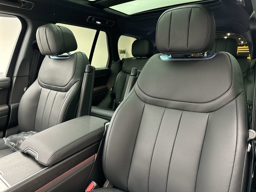 New 2027 Carpathian Grey Land Rover SE image 10