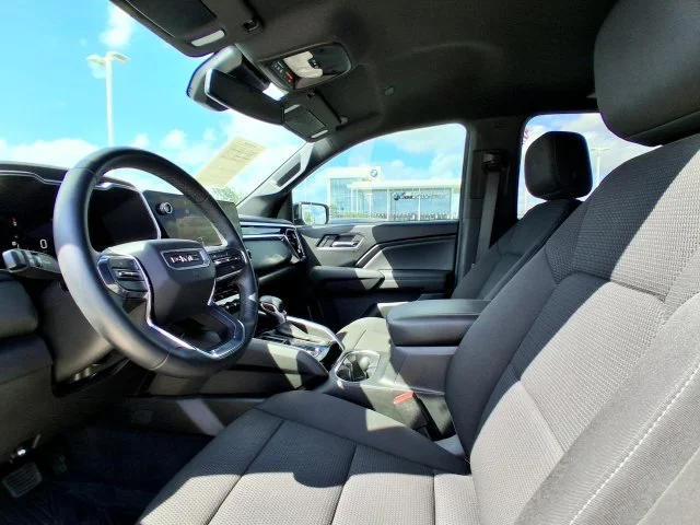 Used 2023 White GMC Elevation image 13