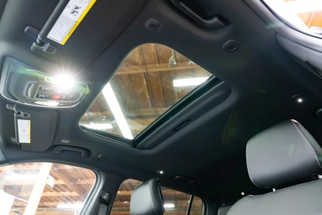 New 2026 Bright White Clear-Coat Exterior Paint Jeep Laredo image 23