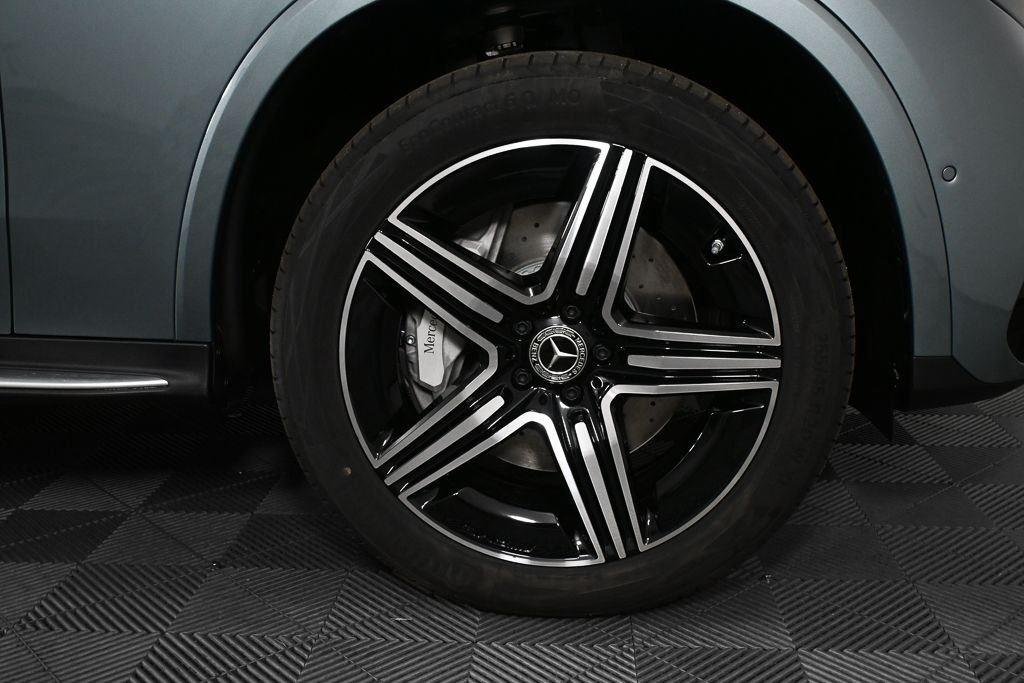 New 2026 Verde Silver Metallic Mercedes-Benz GLC 300 image 36