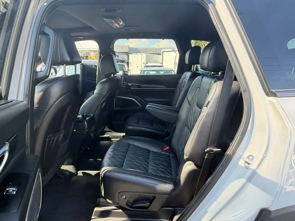 Used 2025 Wolf Gray Kia EX X-Pro image 11