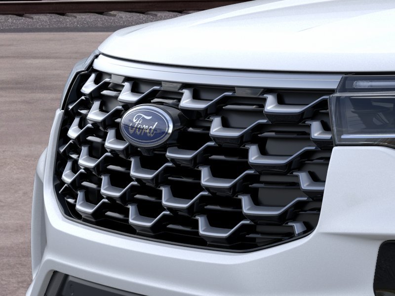 New 2026 Star White Metallic Tri-Coat Ford Platinum™ image 17
