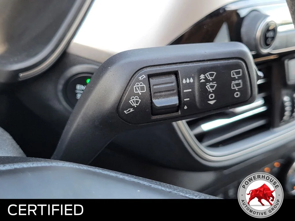 Used 2020 Silver Ford SE image 33