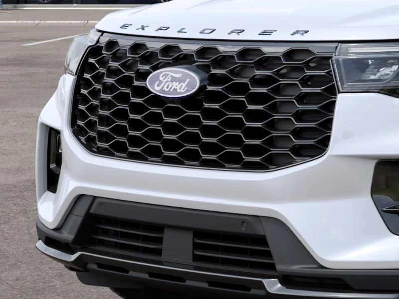 New 2027 Star White Metallic Tri-Coat Ford ST-Line image 30