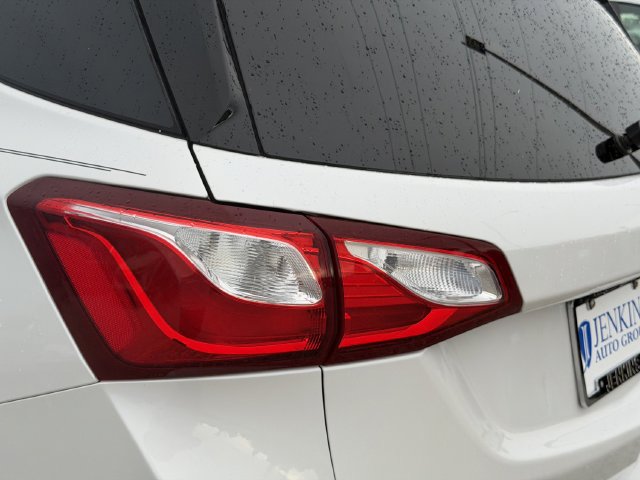 Used 2021 IRIDESCENT PEARL TRICOAT Chevrolet Premier image 13