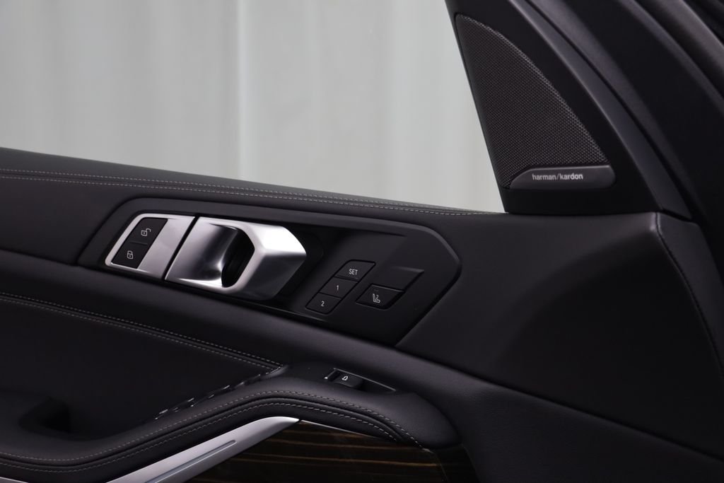 New 2026 Black Sapphire Metallic BMW xDrive40i image 8
