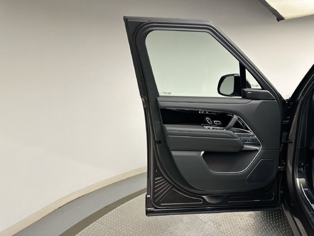 New 2027 Charente Grey Prem Met Land Rover SE image 9