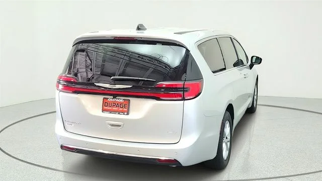 New 2026 Silver Mist Clear-Coat Exterior Paint Chrysler Select image 12