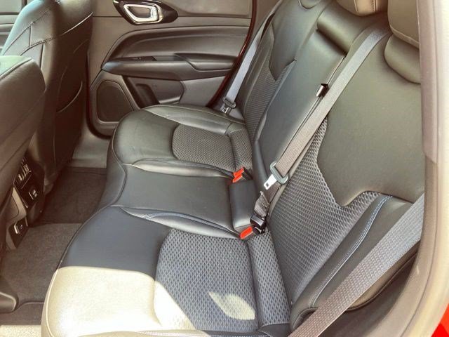 Certified Used 2025 Red Hot Pearlcoat Jeep Latitude image 20