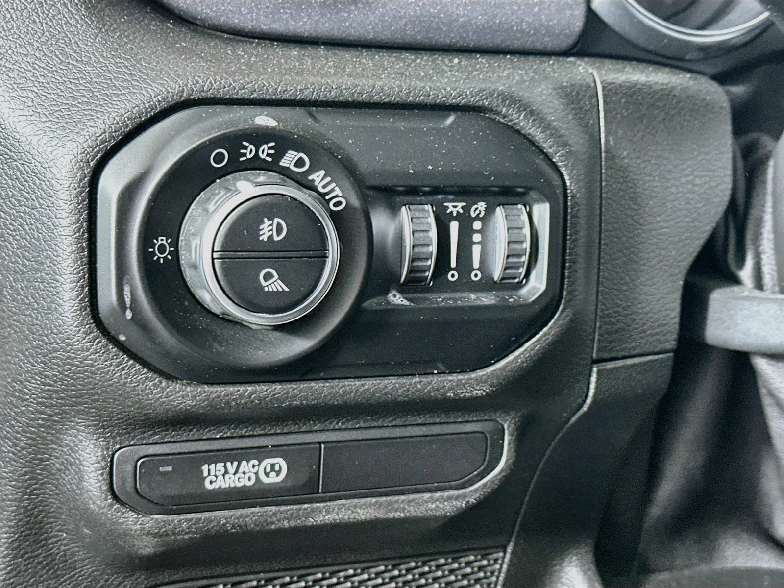 Used 2021 Sting-Gray Clearcoat Jeep Mojave image 11