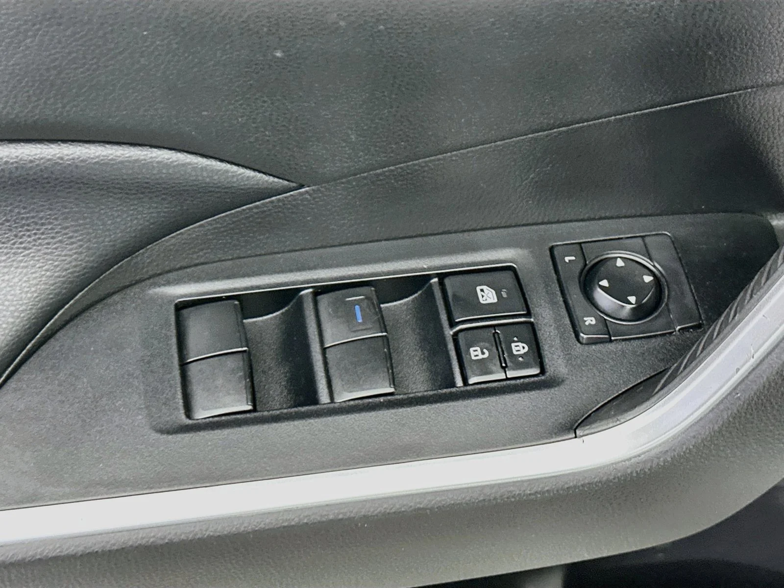 Used 2021 Super White Toyota XLE image 18