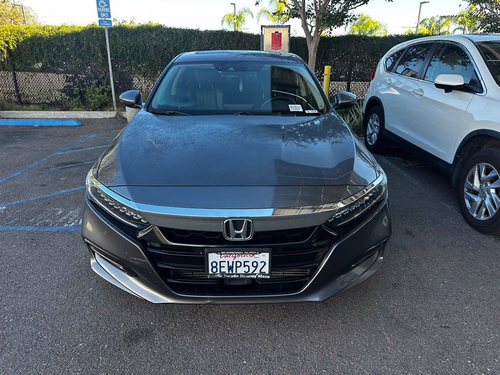 Used 2018 Modern Steel Metallic Honda Touring image 10