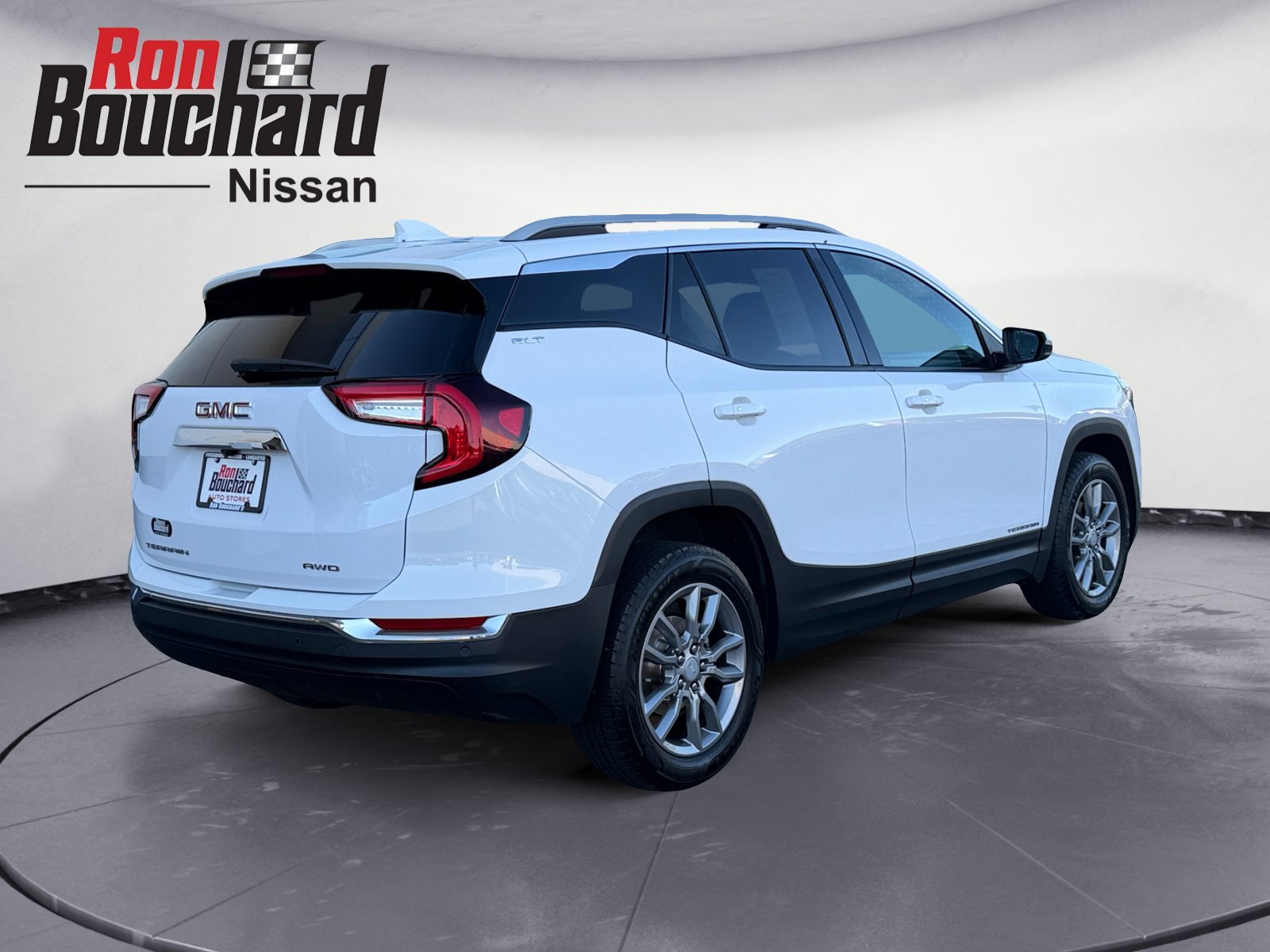 Used 2022 Summit White GMC SLT image 2