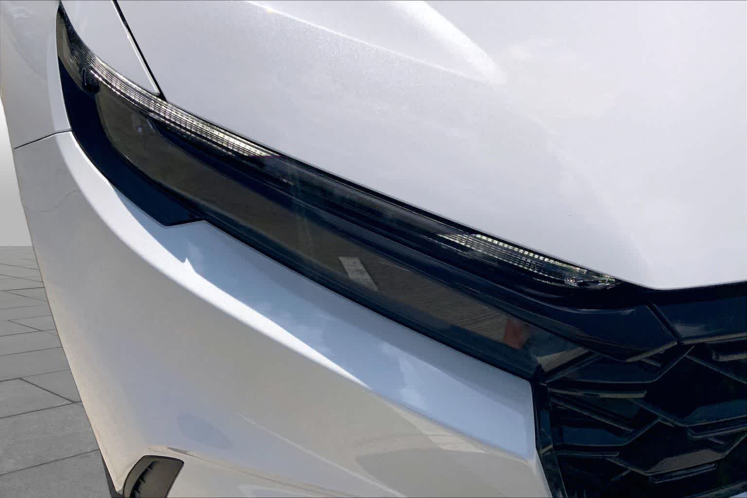 New 2027 Platinum White Pearl Honda Sport Touring Hybrid AWD image 13