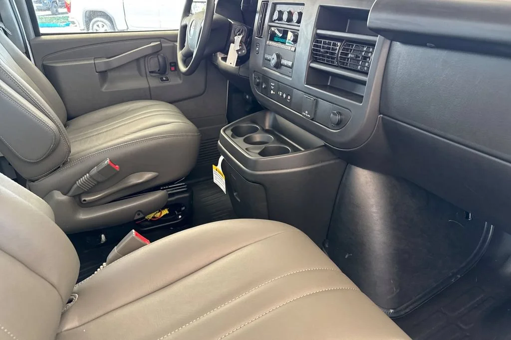 2025 GMC Savana Cargo Work Van - Photo 14