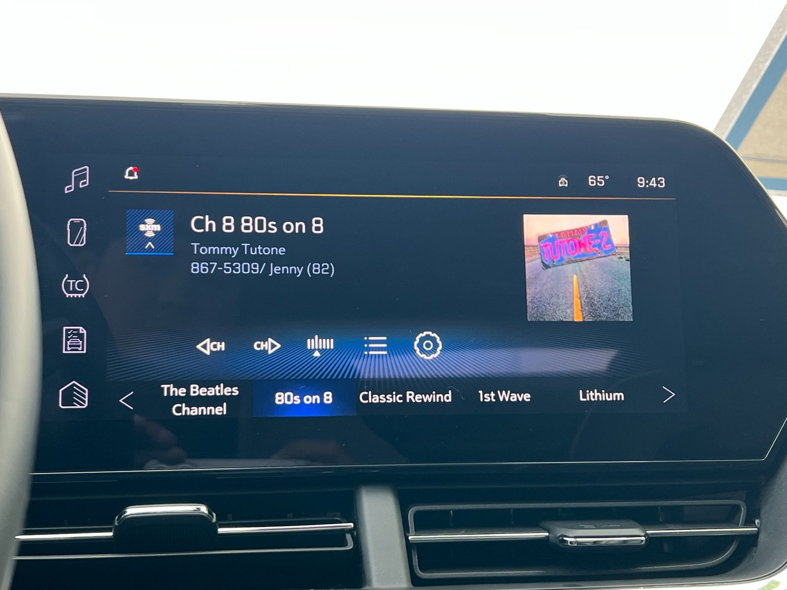 Used 2025 Mosaic Black Metallic Chevrolet ACTIV image 18