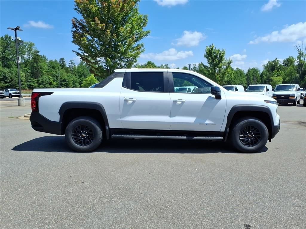 New 2026 Summit White Chevrolet WT - Extended Range image 24