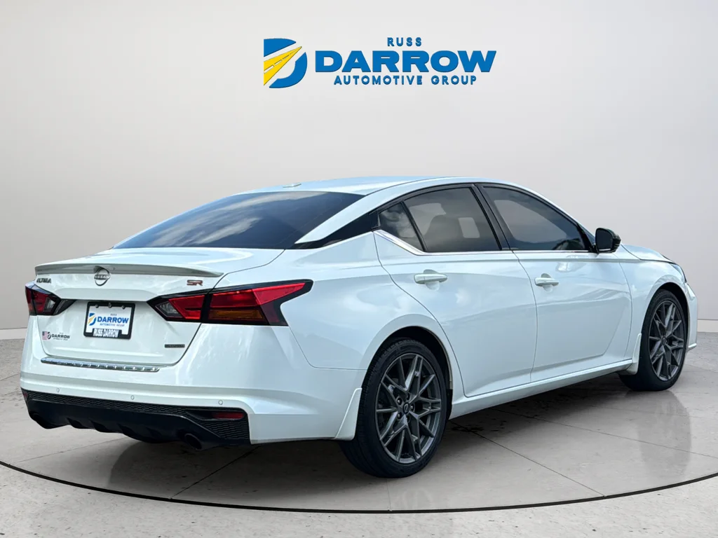 Used 2023 White Nissan 2.0 SR image 5