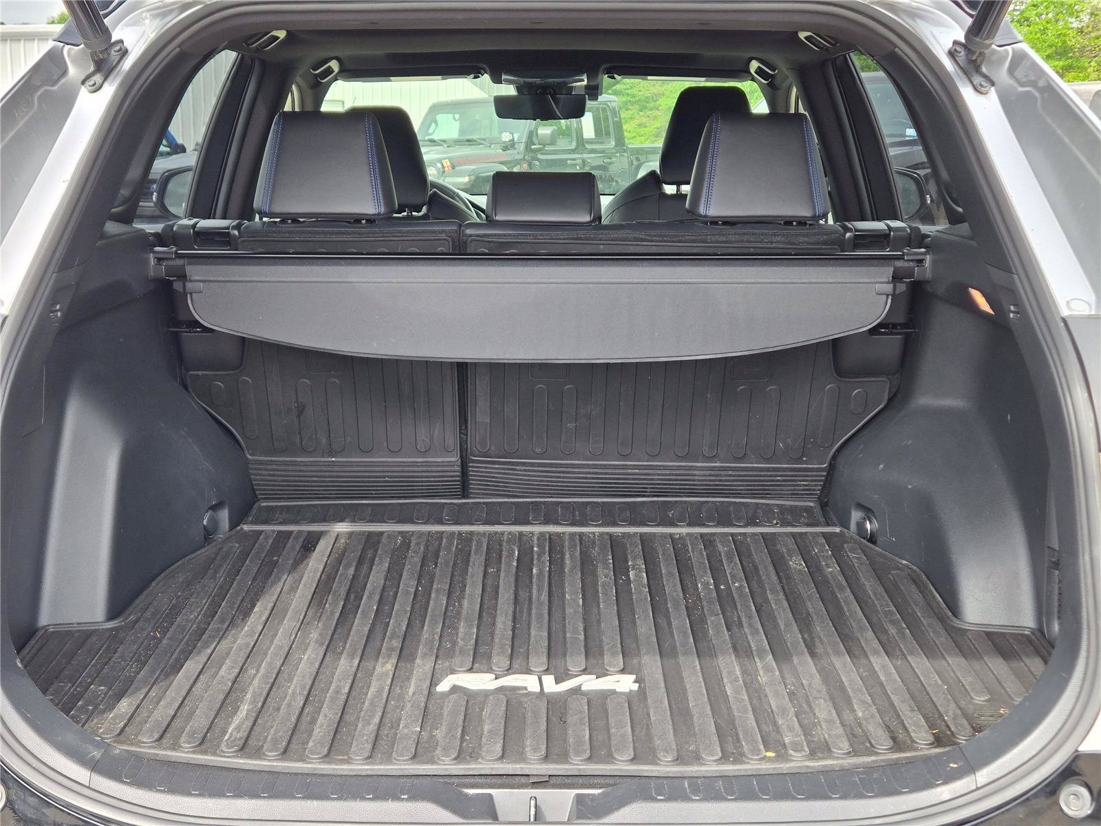 2020 Toyota RAV4 XSE - Photo 10