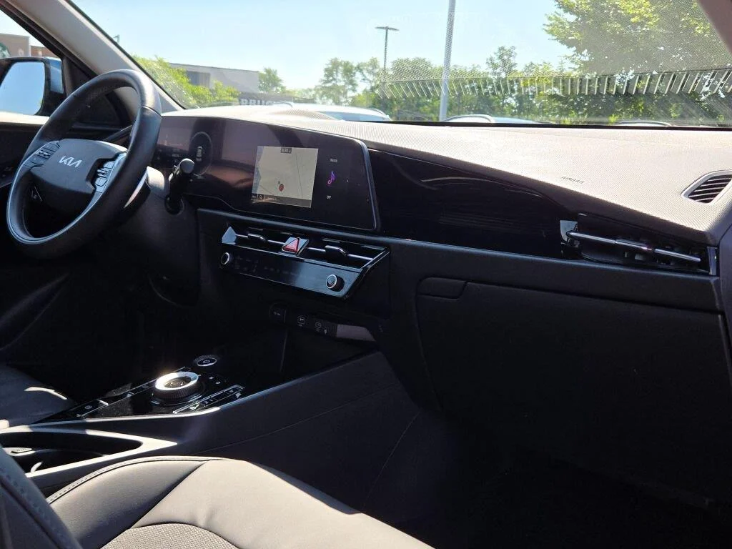 Used 2023 Mineral Blue Kia Wind image 6