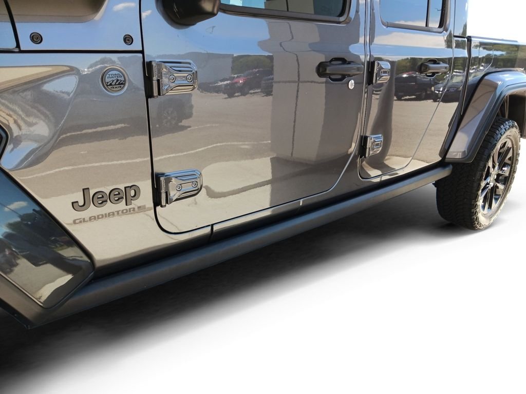 Used 2025 Gray Jeep Nighthawk image 17