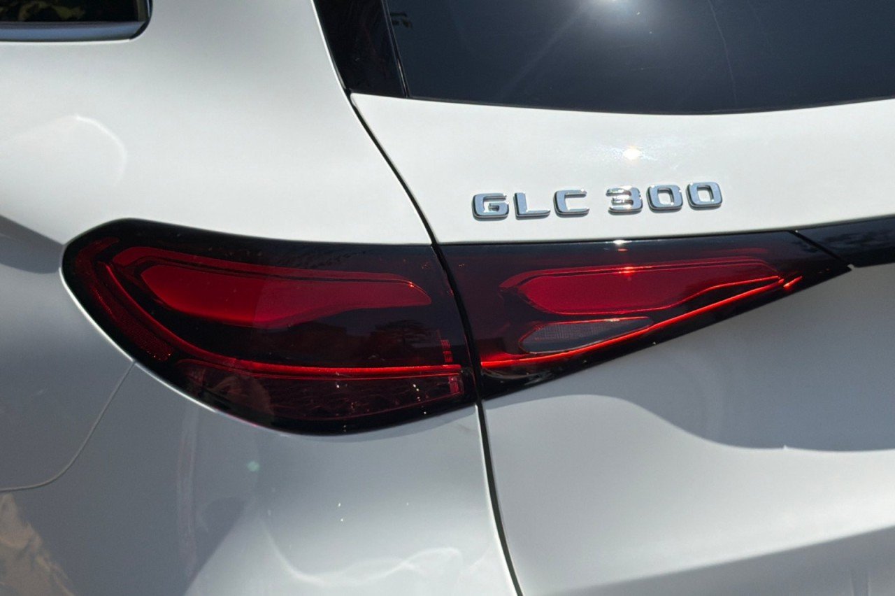 New 2026 Polar White Mercedes-Benz GLC 300 SUV image 26
