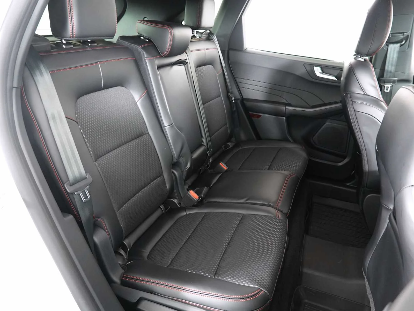 2026 Ford Escape ST-Line Select - Photo 6