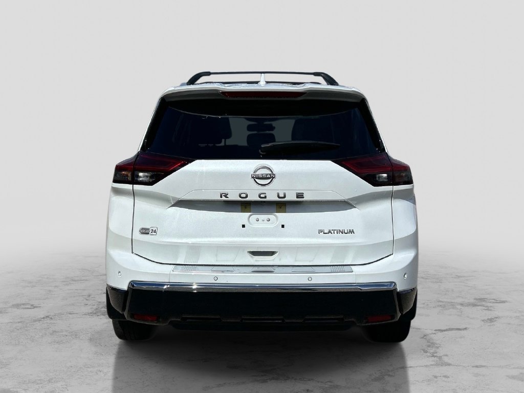 Used 2025 White Nissan Platinum image 4