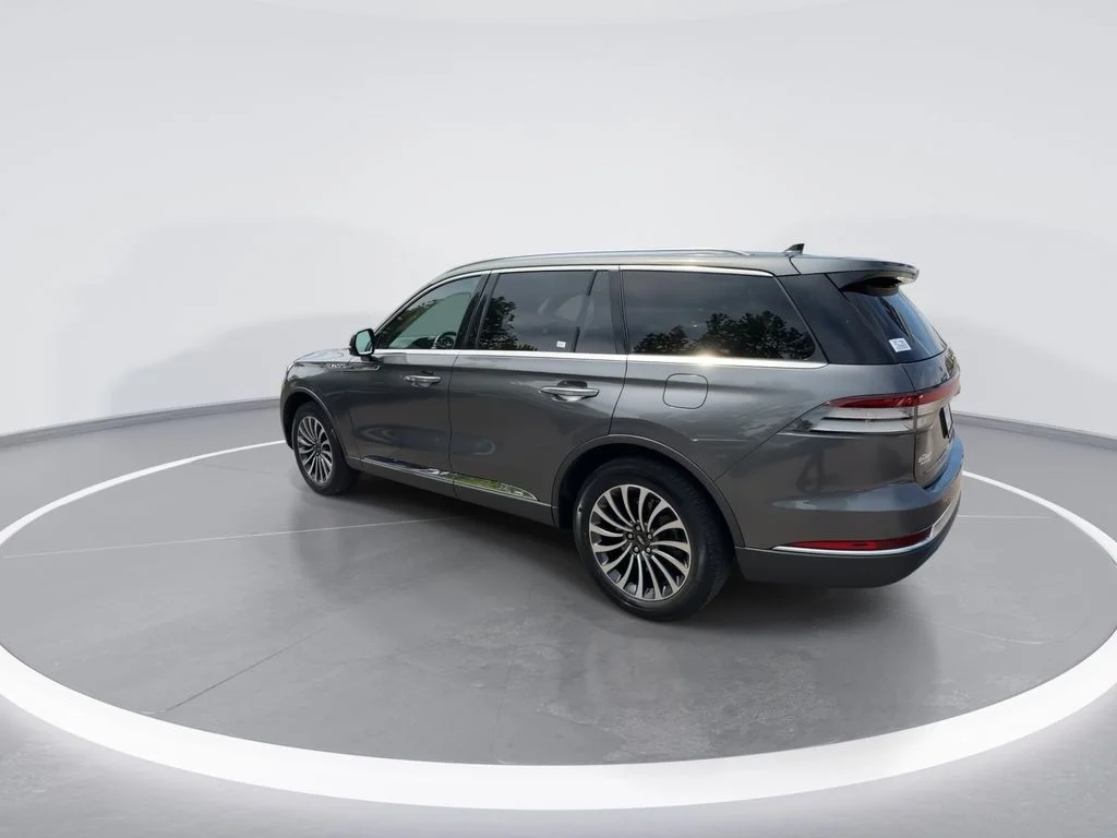 Used 2023 Gray Lincoln Standard image 6
