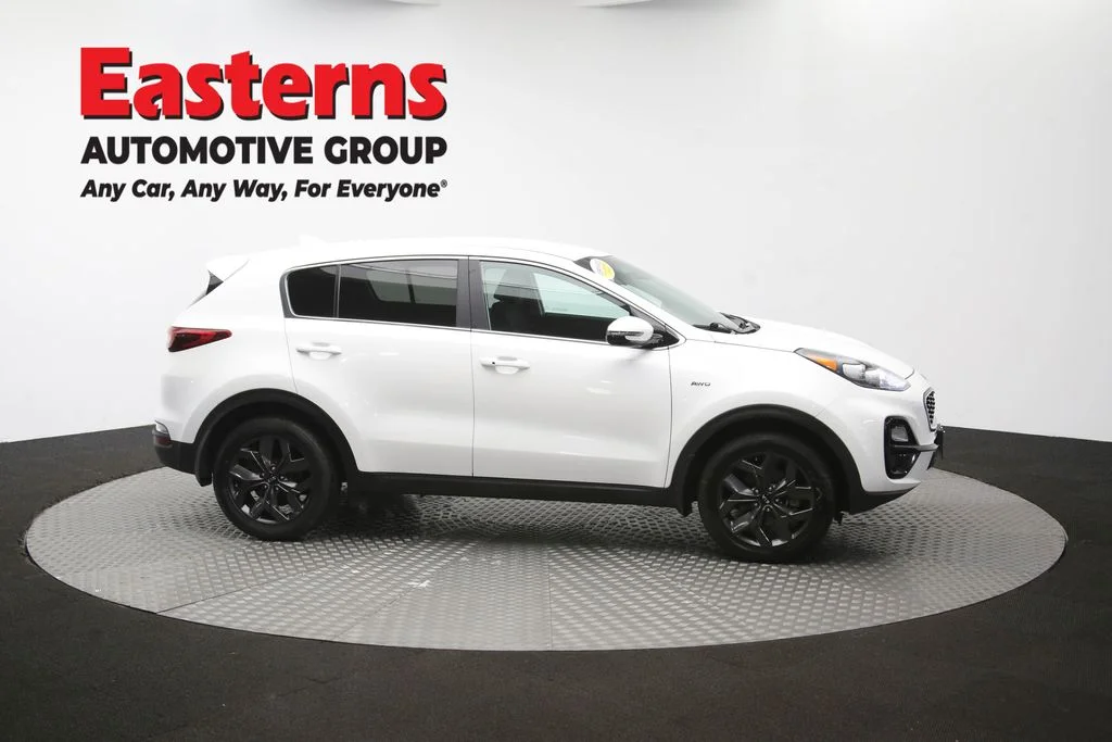Used 2022 White Kia LX image 44