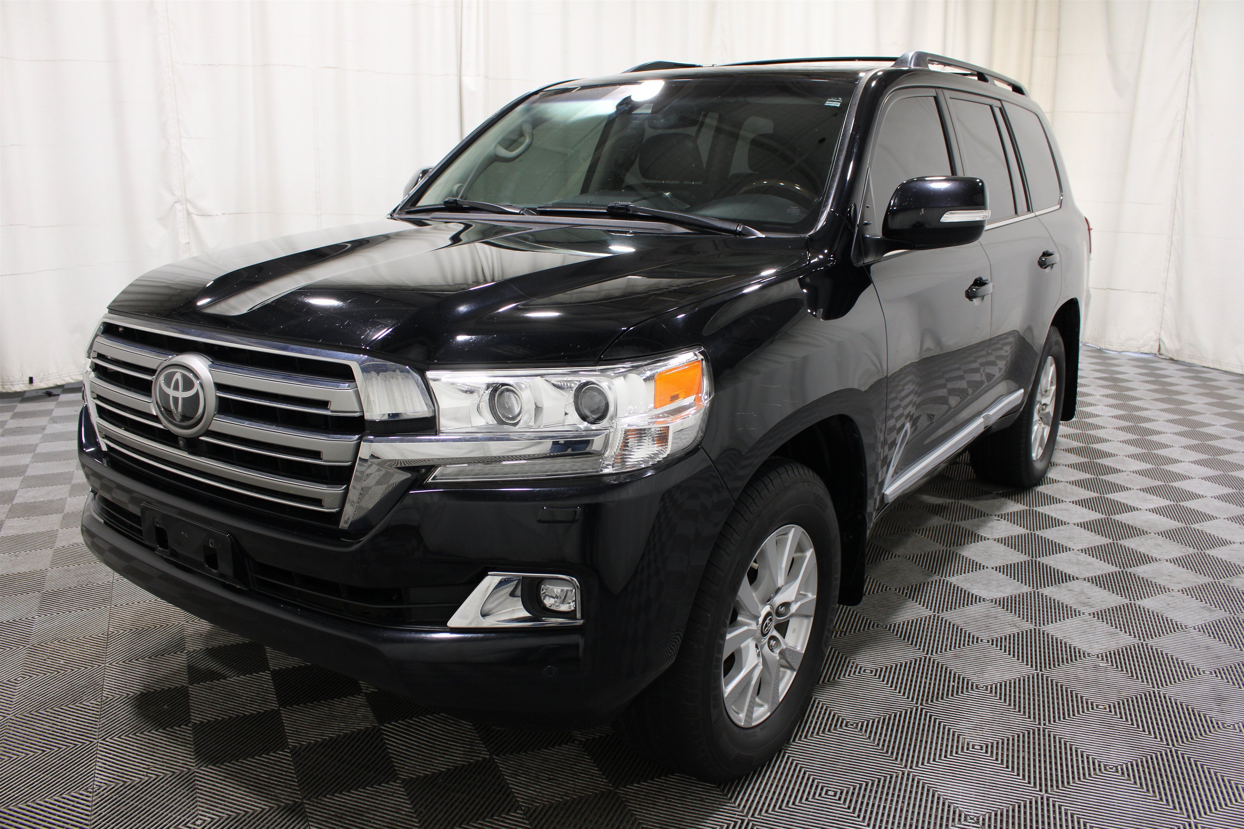 Used 2018 Midnight Black Metallic Toyota 4WD V8 image 33