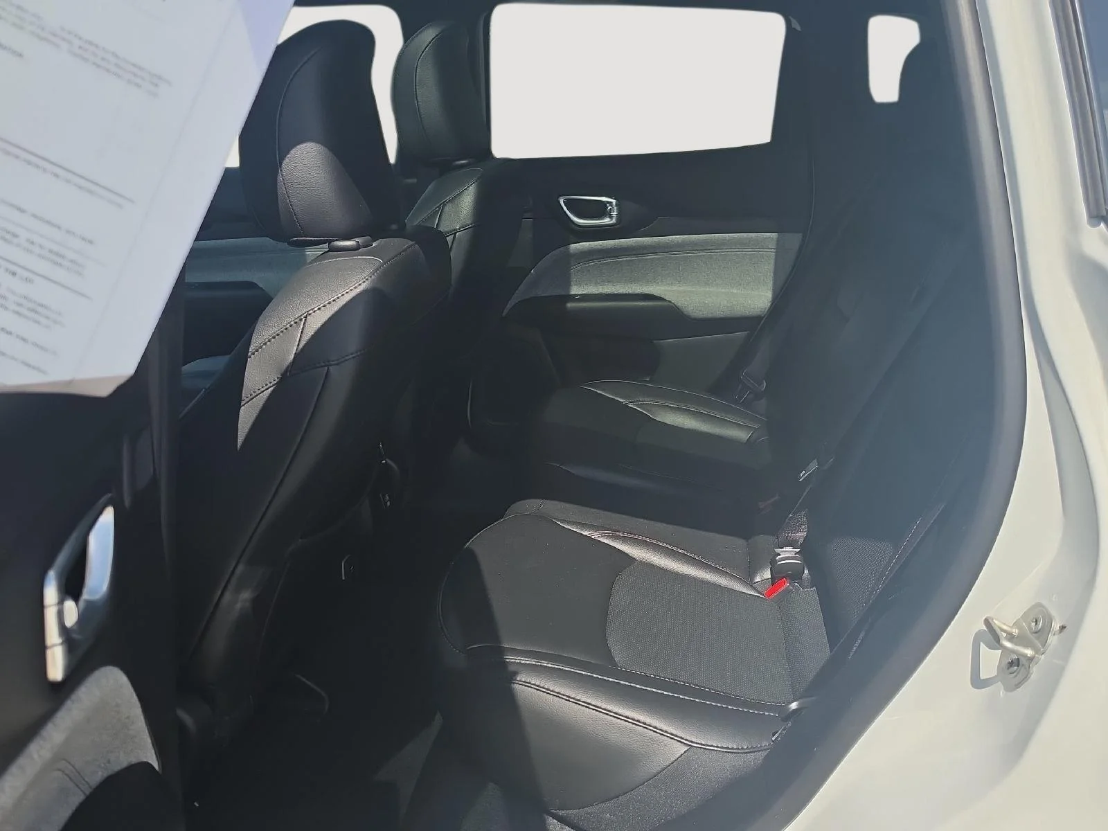 Used 2023  Jeep Latitude Lux image 13