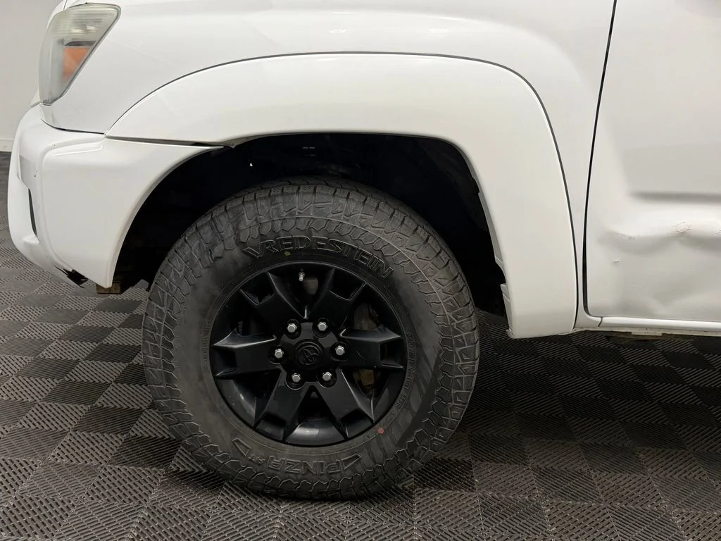 Used 2014 Super White Toyota Base V6 (A5) image 10