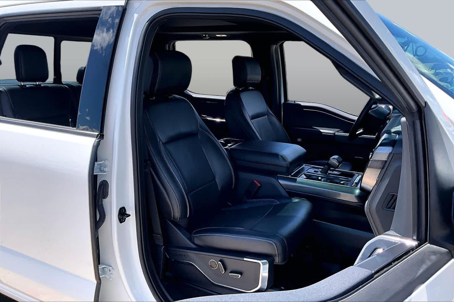 Used 2023 Star White Metallic Tri-Coat Ford LARIAT image 9