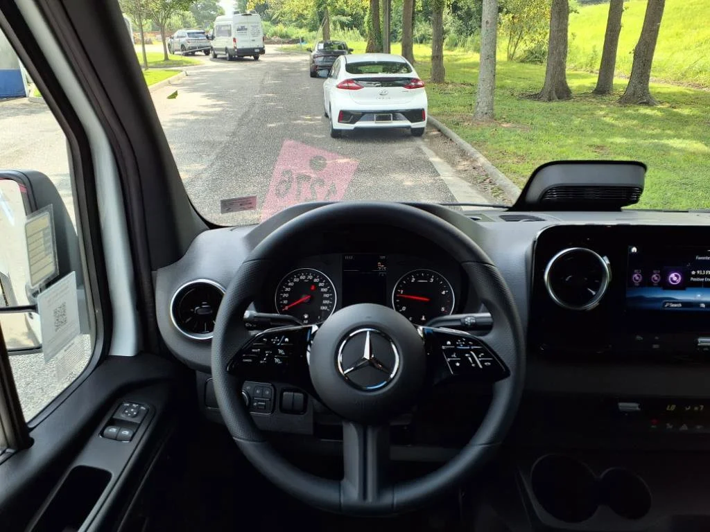 New 2025 Arctic White Mercedes-Benz  image 39