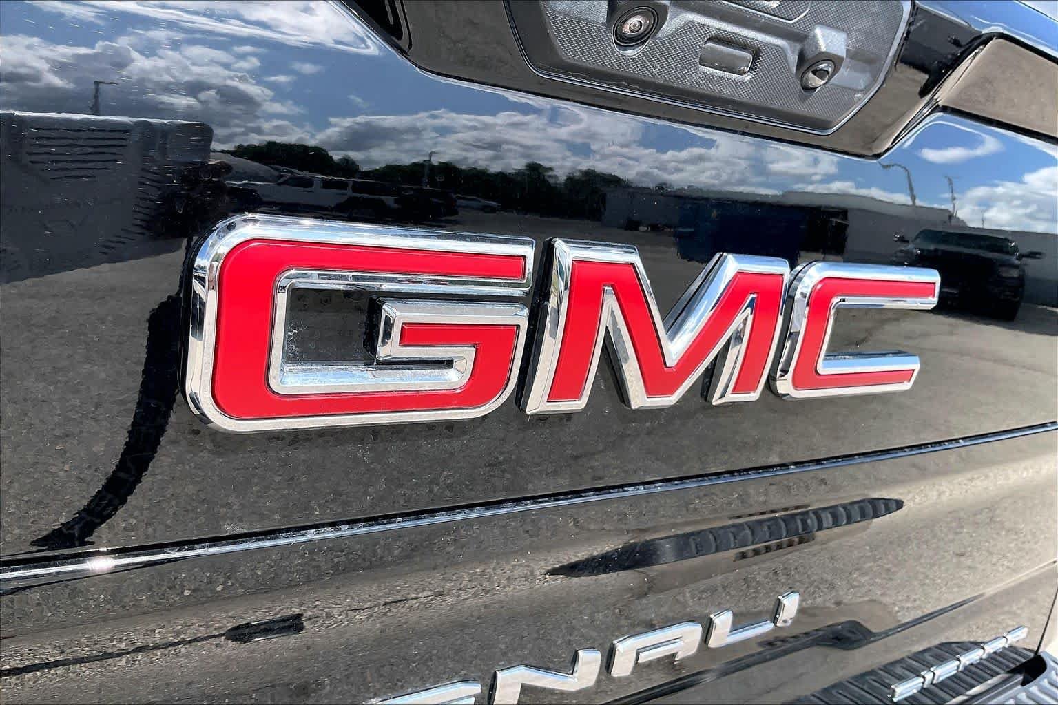 Used 2026 Onyx Black GMC Denali image 31