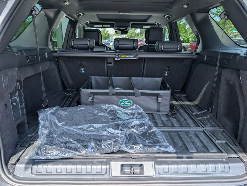 Certified Used 2025 White Land Rover Dynamic SE image 24